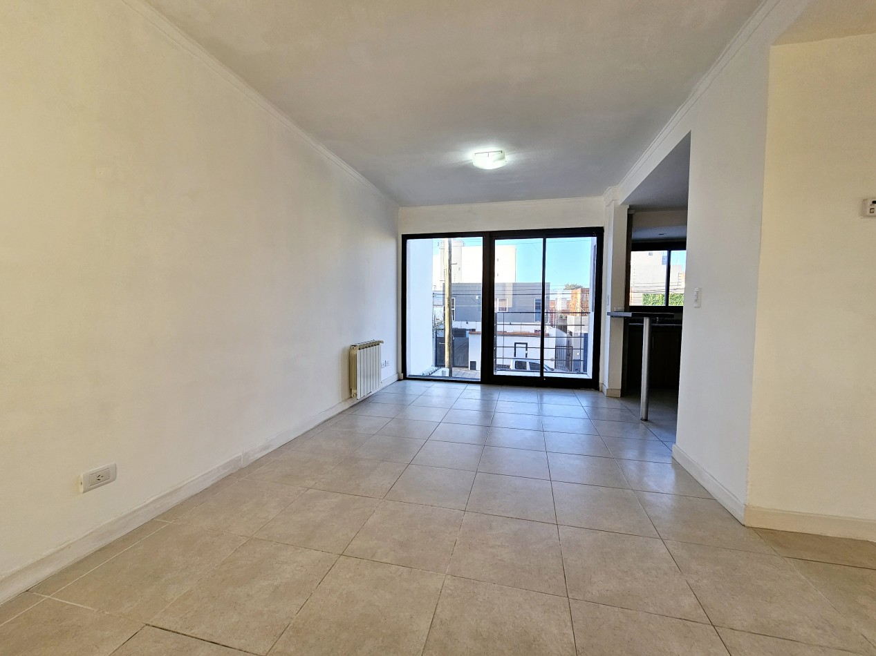 DEPARTAMENTO 2 AMBIENTES AL FRENTE CON BALCON SALIENTE EN CHAUVIN