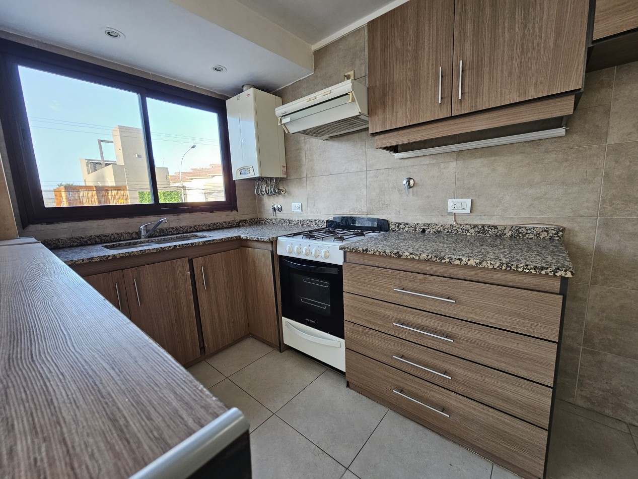 DEPARTAMENTO 2 AMBIENTES AL FRENTE CON BALCON SALIENTE EN CHAUVIN