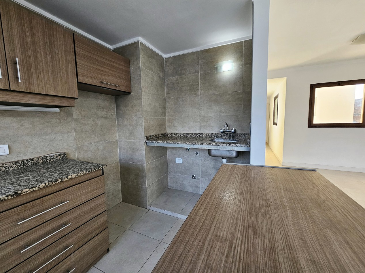 DEPARTAMENTO 2 AMBIENTES AL FRENTE CON BALCON SALIENTE EN CHAUVIN