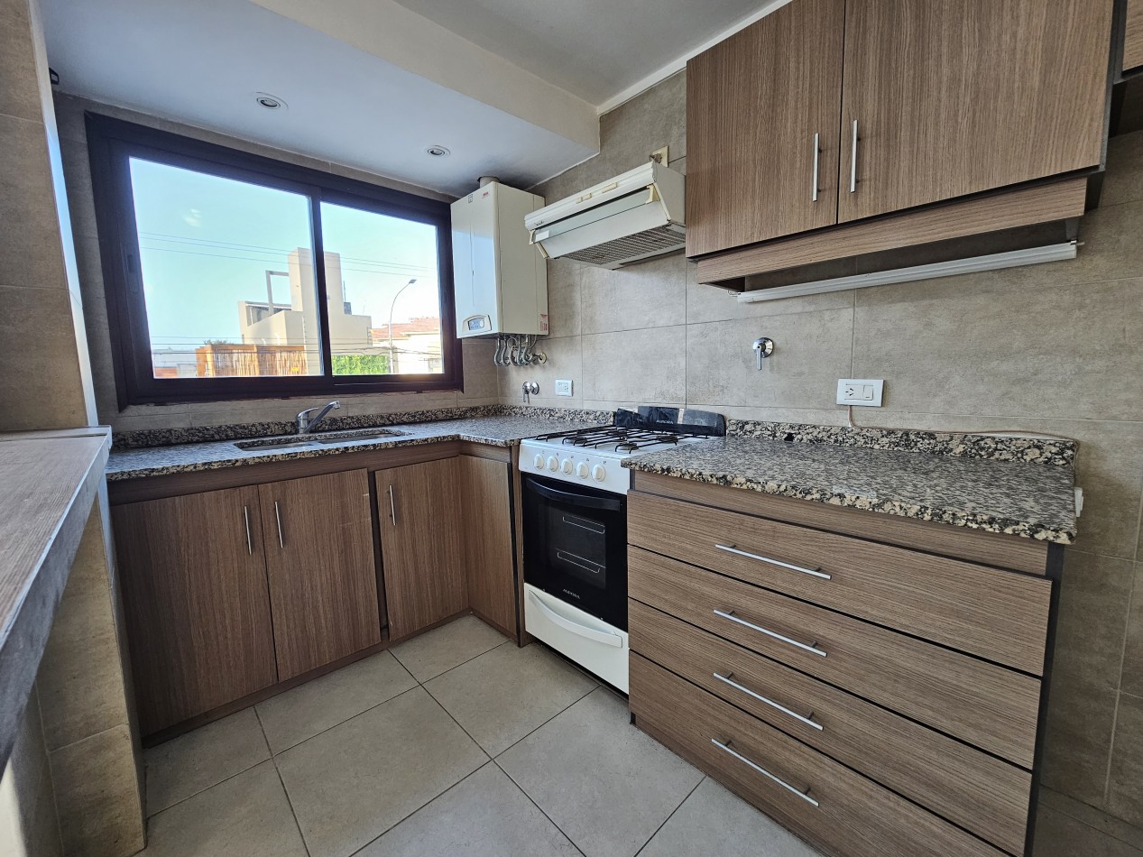 DEPARTAMENTO 2 AMBIENTES AL FRENTE CON BALCON SALIENTE EN CHAUVIN