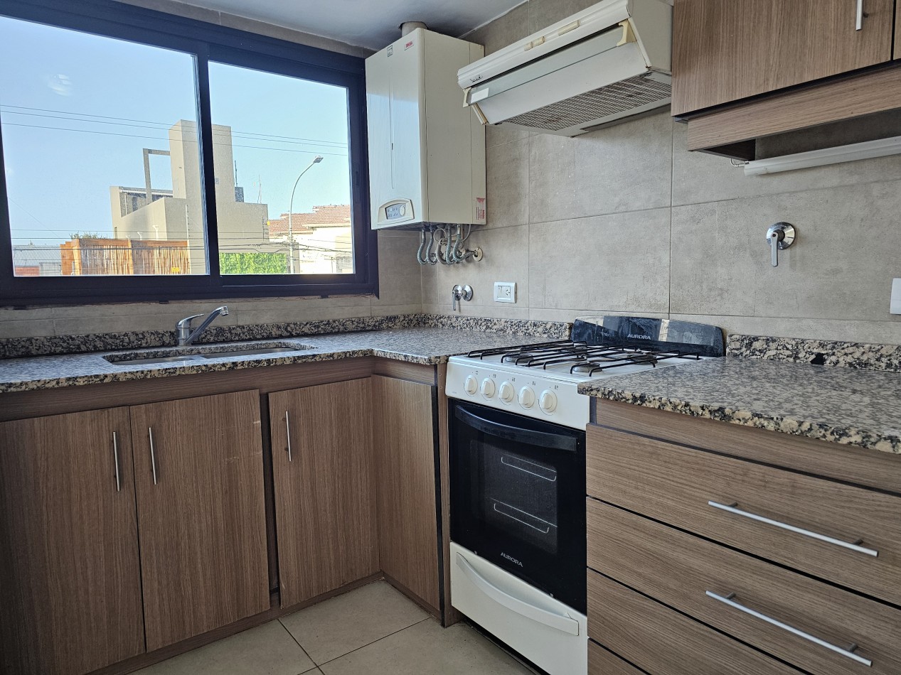 DEPARTAMENTO 2 AMBIENTES AL FRENTE CON BALCON SALIENTE EN CHAUVIN