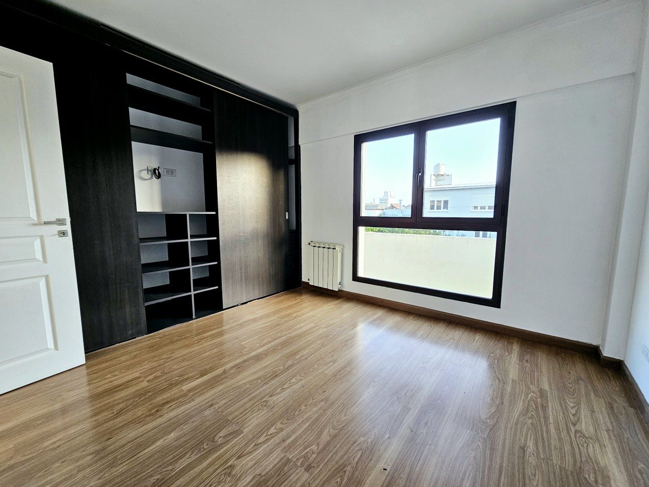 DEPARTAMENTO 2 AMBIENTES AL FRENTE CON BALCON SALIENTE EN CHAUVIN