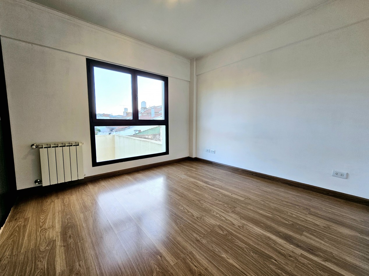 DEPARTAMENTO 2 AMBIENTES AL FRENTE CON BALCON SALIENTE EN CHAUVIN