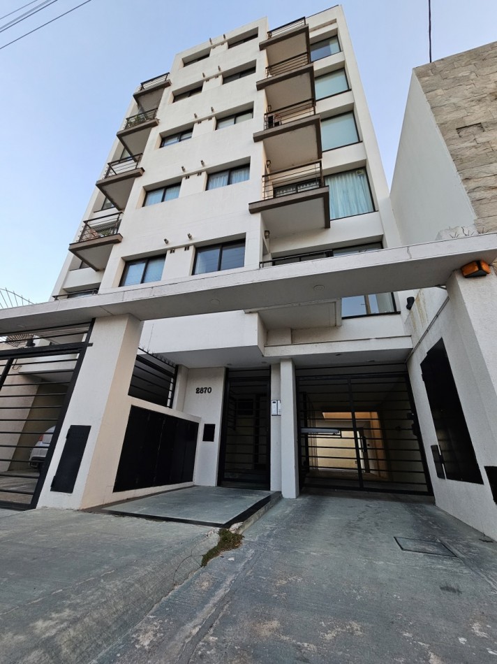 DEPARTAMENTO 2 AMBIENTES AL FRENTE CON BALCON SALIENTE EN CHAUVIN