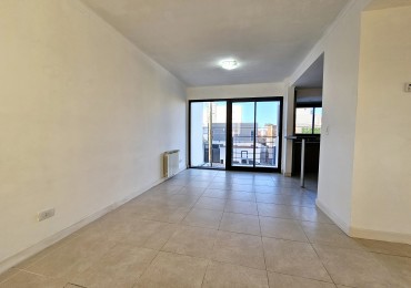 DEPARTAMENTO 2 AMBIENTES AL FRENTE CON BALCON SALIENTE EN CHAUVIN