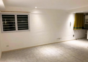PH 1 AMBIENTE AL FRENTE CON ESPACIO DE COCHERA 